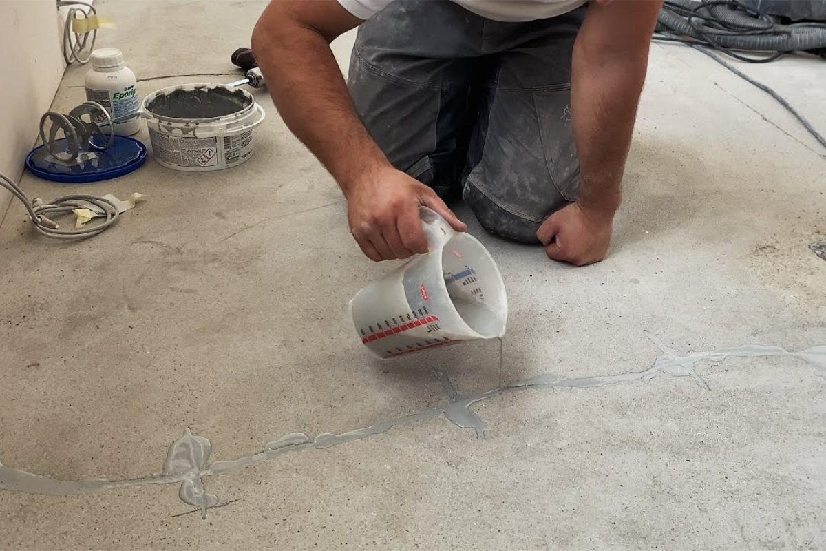Repedt beton aljzat burkolás előtt
